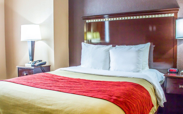 Travelodge by Wyndham Ozone Park