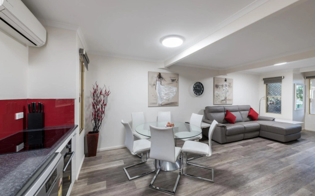 Athena Motel Apartments – Guest Rooms – Toowoomba