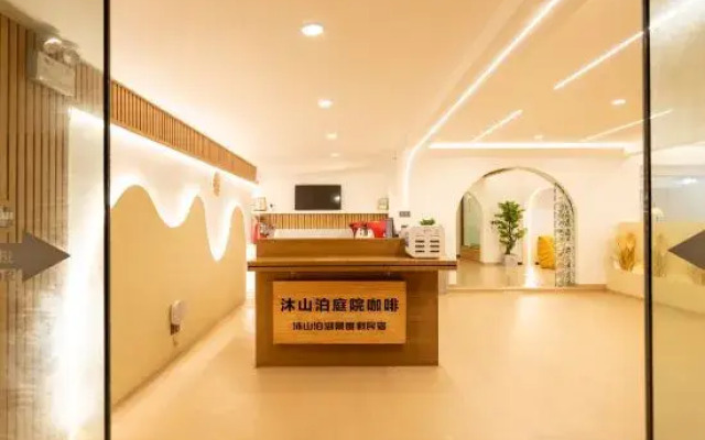 Hongcun Mushanbo · Yuli 19 She · Hanfu Experience · Lake View Courtyard Coffee · View Holiday Home
