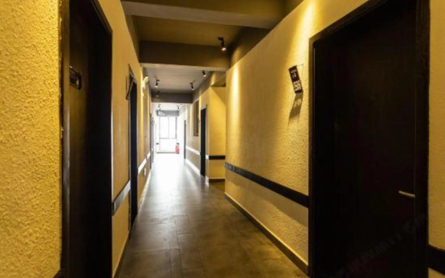 Comma Travel International Youth Hotel