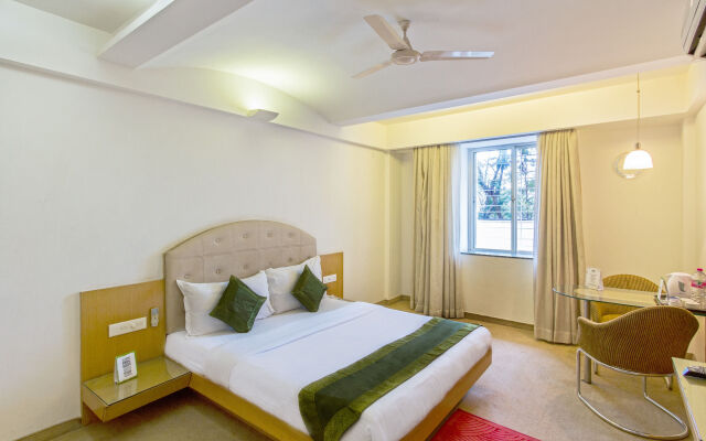 Treebo Niraali Executive, Hinjewadi