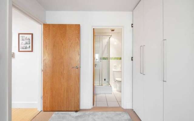 Modern 2bed 2bath Near the Oval