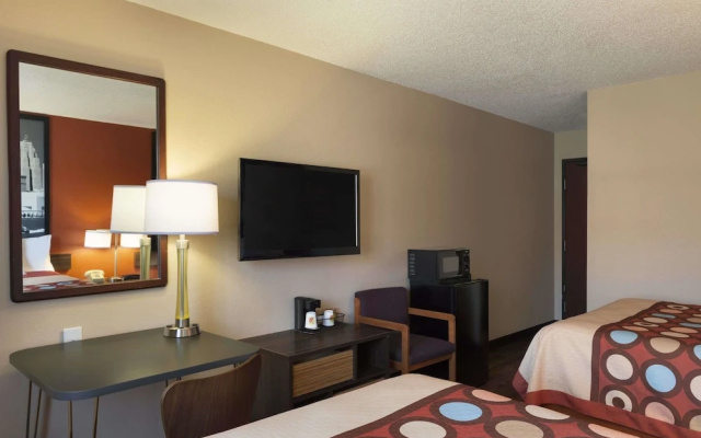 Super 8 Taylor/Detroit Area