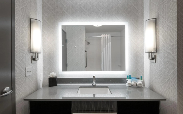 Holiday Inn Express & Suites : Charlotte Airport