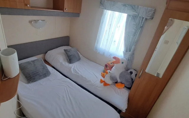 Seaside Caravan - Sleeps 6, Parking & Veranda