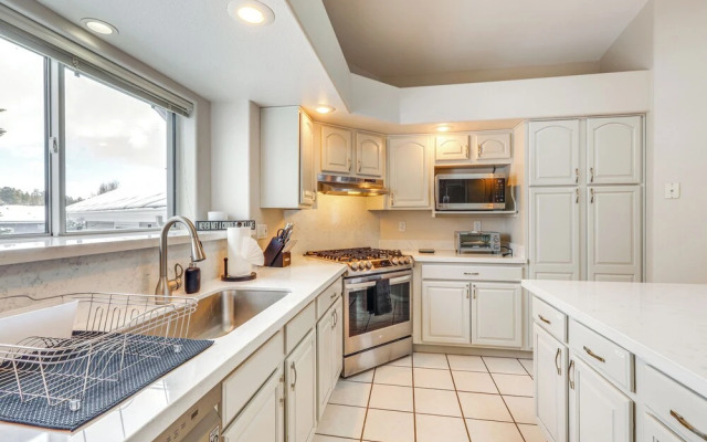 Near Hiking & Golf: Peaceful Home in Flagstaff!