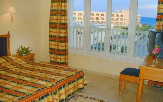 Aquaterra Bahia Beach Hotel