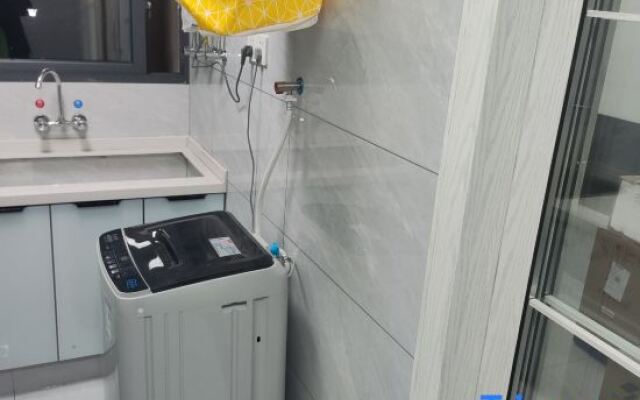 Zhongxian Huaxibaiju Suites