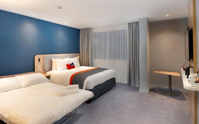 Holiday Inn Express London Heathrow T4, an IHG Hotel