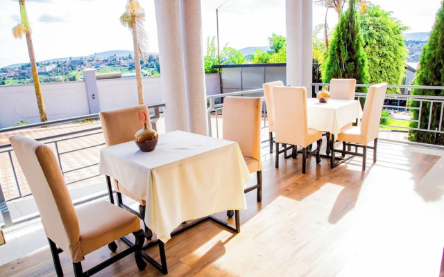 Netluna Villa Hotel & Tours