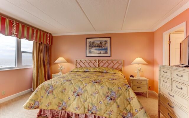 Tastefully Decorated Condo with Scenic Beach Views by RedAwning