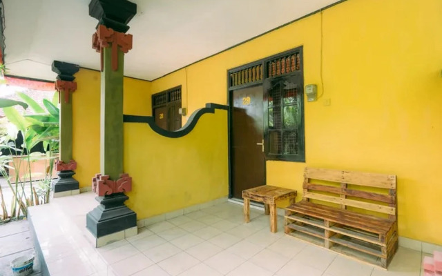 RedDoorz @ Saren Anyar Homestay Lukluk