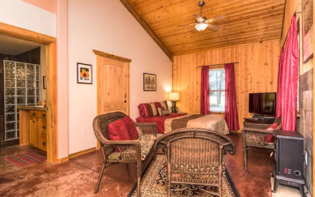 DiamondStone Guest Lodges