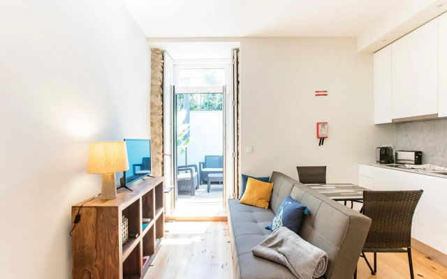 Central Studio w/ Pool, AC & Patio by LovelyStay