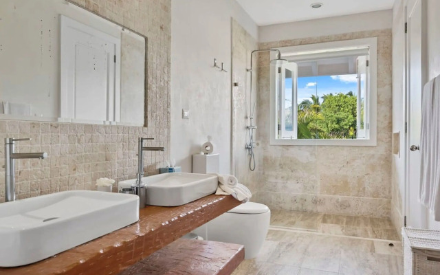 Oceanfront Golf Course Estate w Pool Guest House