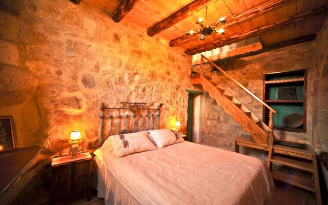 Anitya Cave House