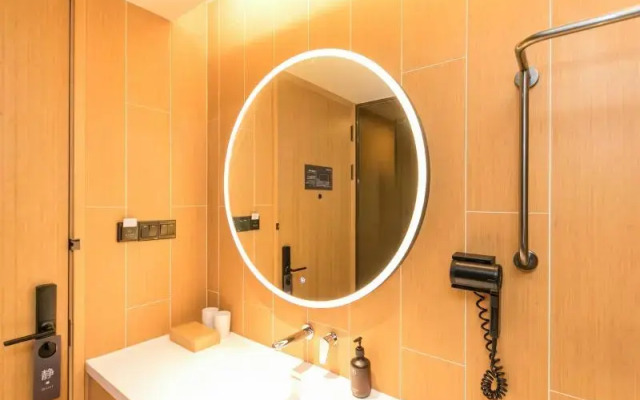 Ji Hotel Jiaxing Shimao Center