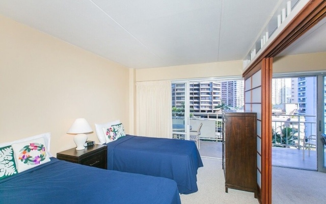 Fully Furnished Ilikai Tower 525 Condo With Free Wifi, Near Best Waikiki Beaches! by RedAwning