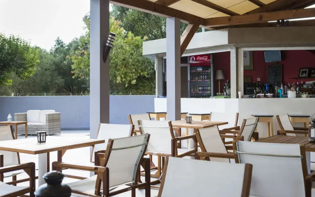 Olive Grove Studios & Apartments