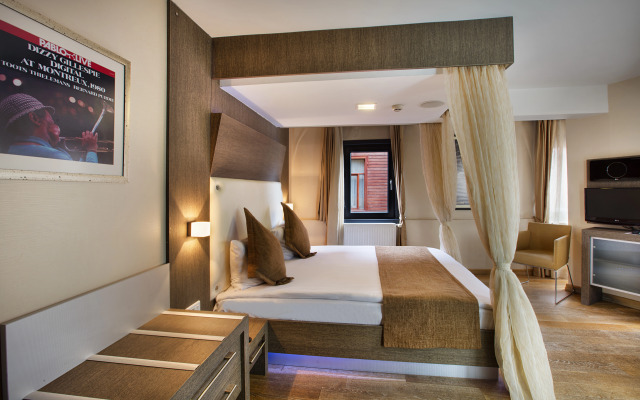 Jazz Hotel