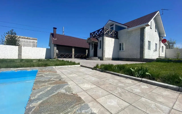 House with swimming pool and sauna