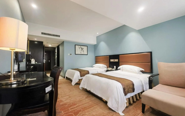 Skyline Plaza Hotel