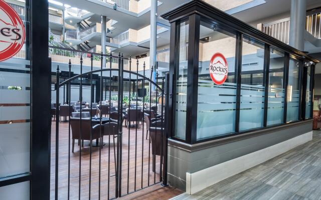 Best Western Plus Village Park Inn