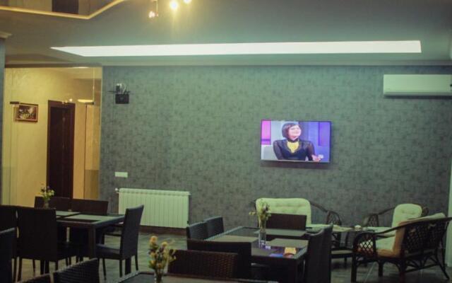 Hotel Holiday House Batumi