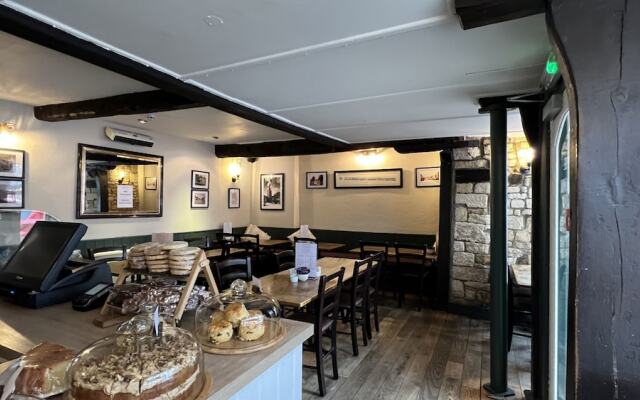Priory Tearooms Burford With Rooms