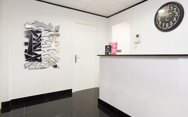 Hostal Gran Via 63 Rooms