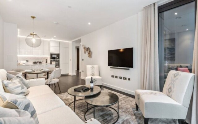 Elegant Two Bedroom Apartment With Winter Garden