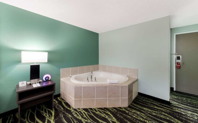 Baymont by Wyndham Liberty MO