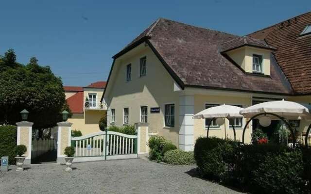 Biedermeier Hof