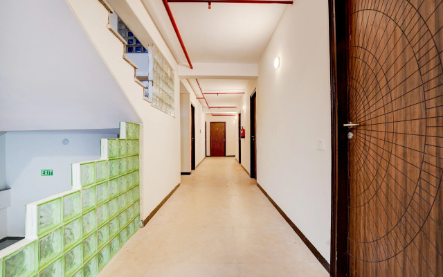 Super Townhouse Preet Vihar Metro Station