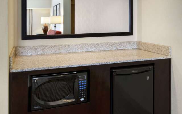 Embassy Suites by Hilton Detroit Metro Airport