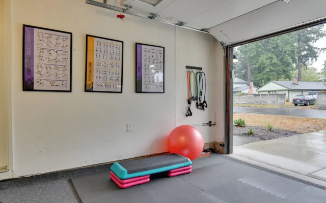 Lovely Vancouver Retreat w/ Home Gym!