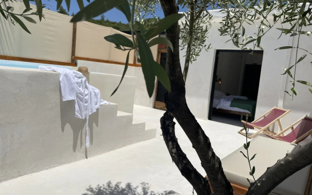 Rustic Hill Private Pool Suites