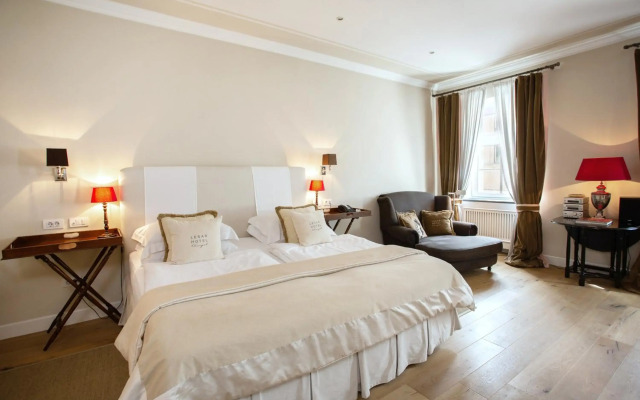 Lesar Hotel Angel