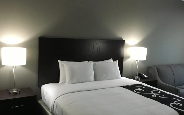 Catoosa Inn & Suites