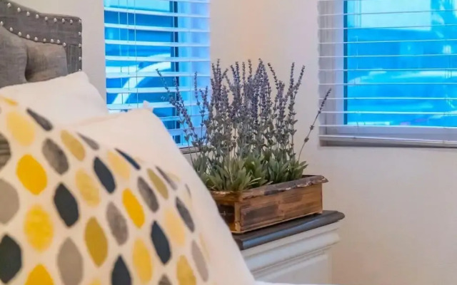 Private Bedroom With Bathroom Central Location
