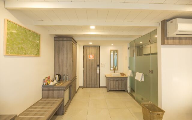 B2 Riverside Premier Resort