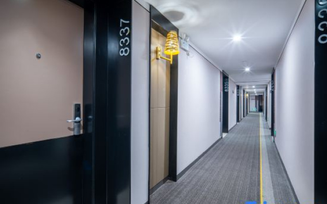 Homeinn Plus Hotel (Guiyang Qianlingshan Park Yan'an West Road Subway Station)