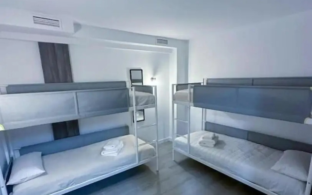 ZUR Boutique Hostel