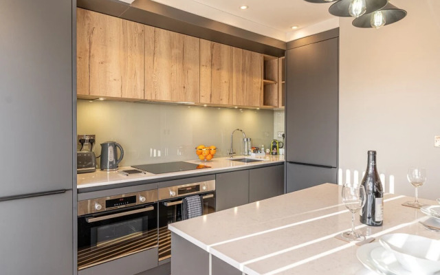 Celador Apartments - Bond House