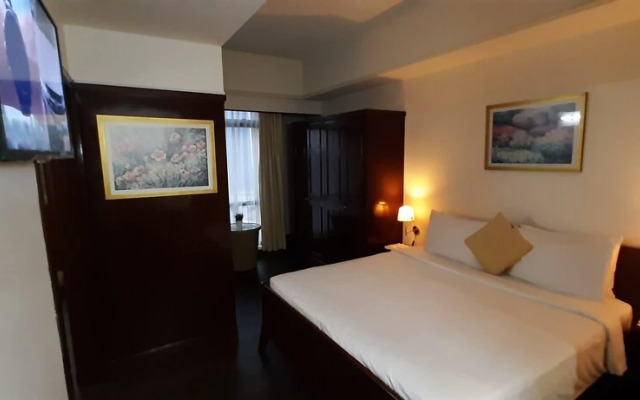 Times Square by Rihanna Service Suite