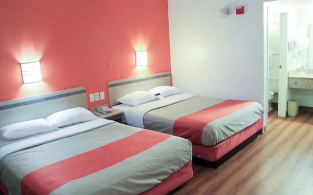 Motel 6 Enfield, CT - Hartford