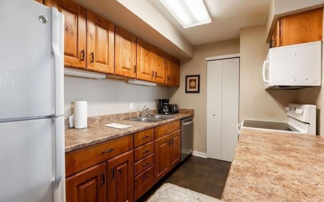 Breakaway West Convenient Condo Near Vail Village by RedAwning