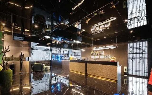 Oriental International Hotel (Leping City Donghu Park Branch)