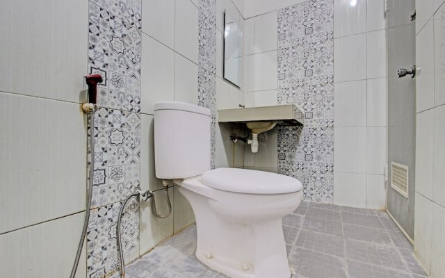 Super OYO Capital O 93240 Candra Dewi Hotel