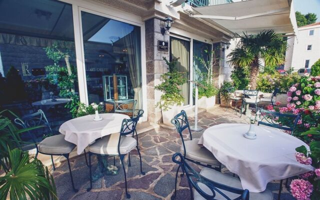 Hotel Romanov